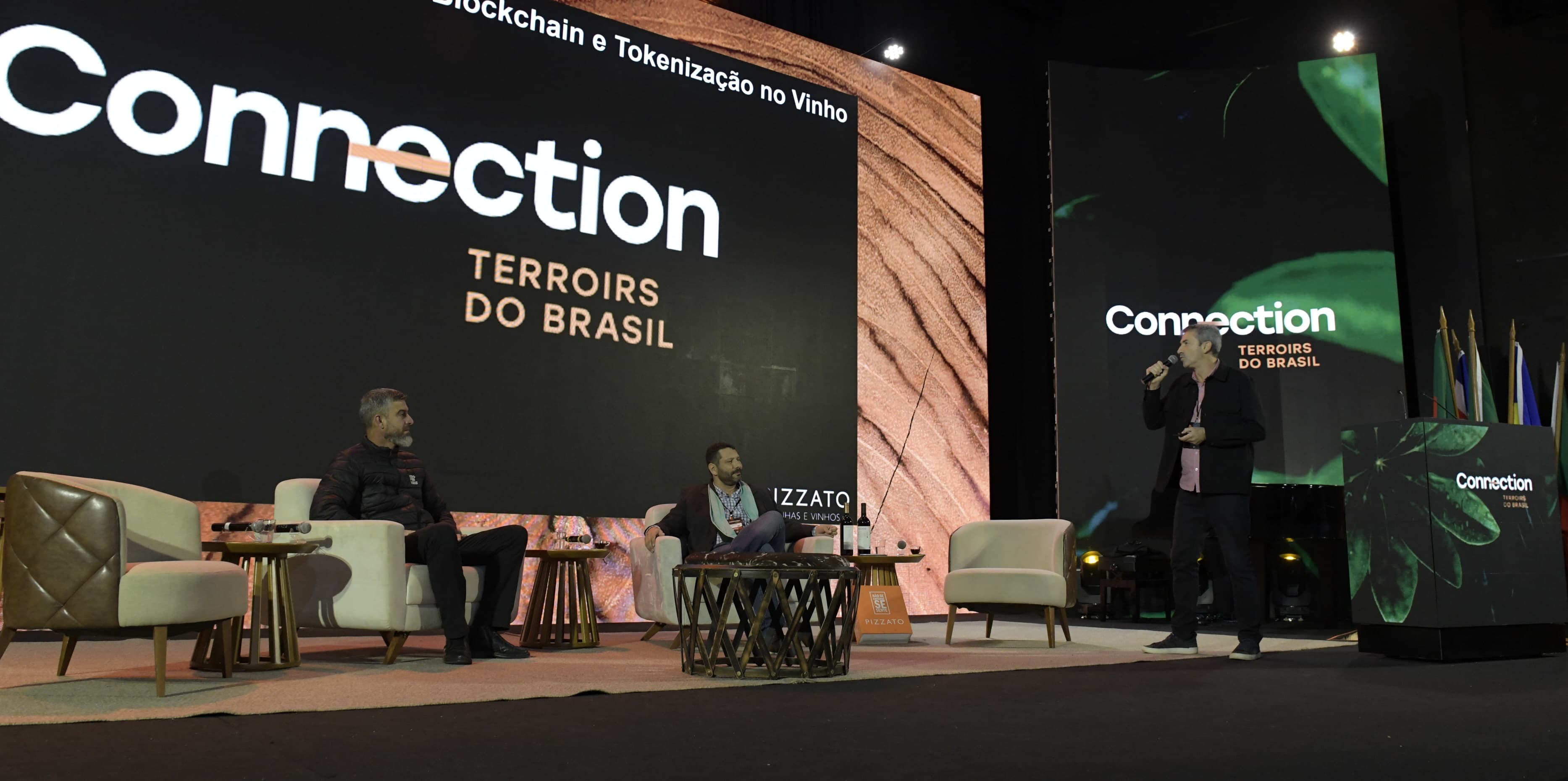 Especialistas compartilham vivências no palco do Palácio dos Festivais em Gramado